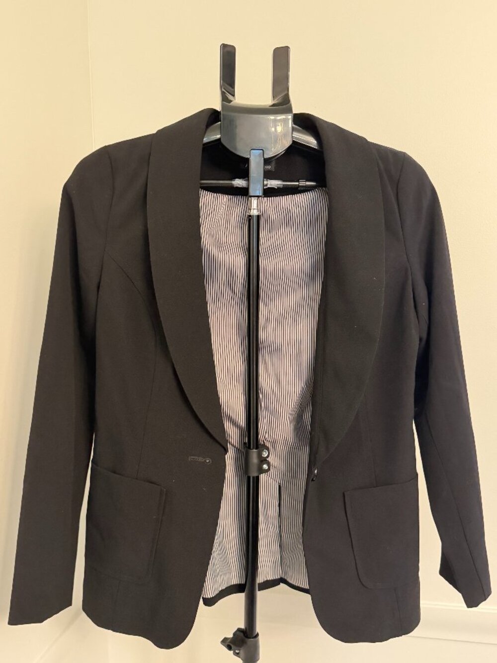 AB Studio Black Blazer with Striped Lining Size 4